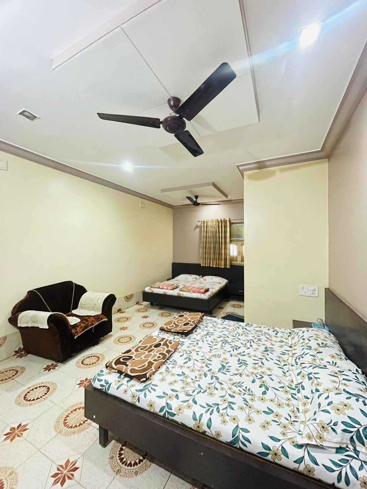 Hotel Rajdhani And Guest House Gujarat - Best Family Hotel In Halol Near Pavagadh And Halol Gidc Kültér fotó