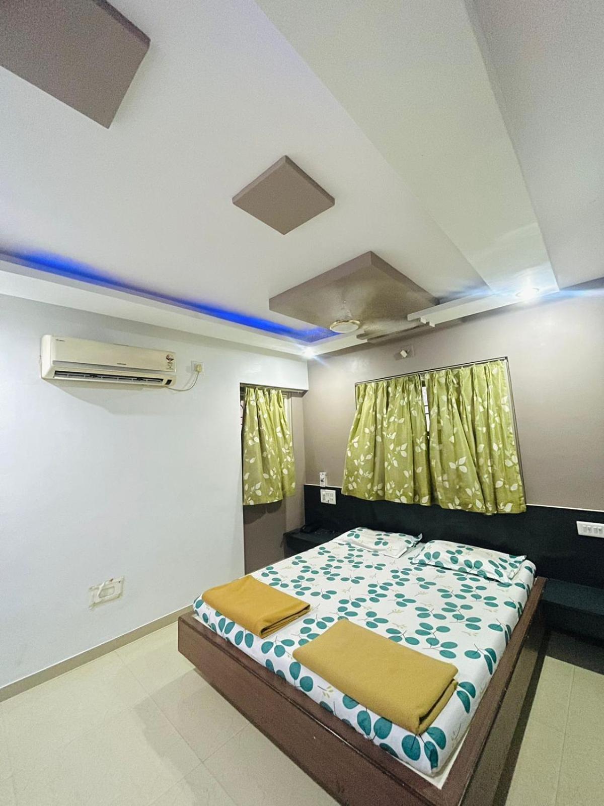Hotel Rajdhani And Guest House Gujarat - Best Family Hotel In Halol Near Pavagadh And Halol Gidc Kültér fotó