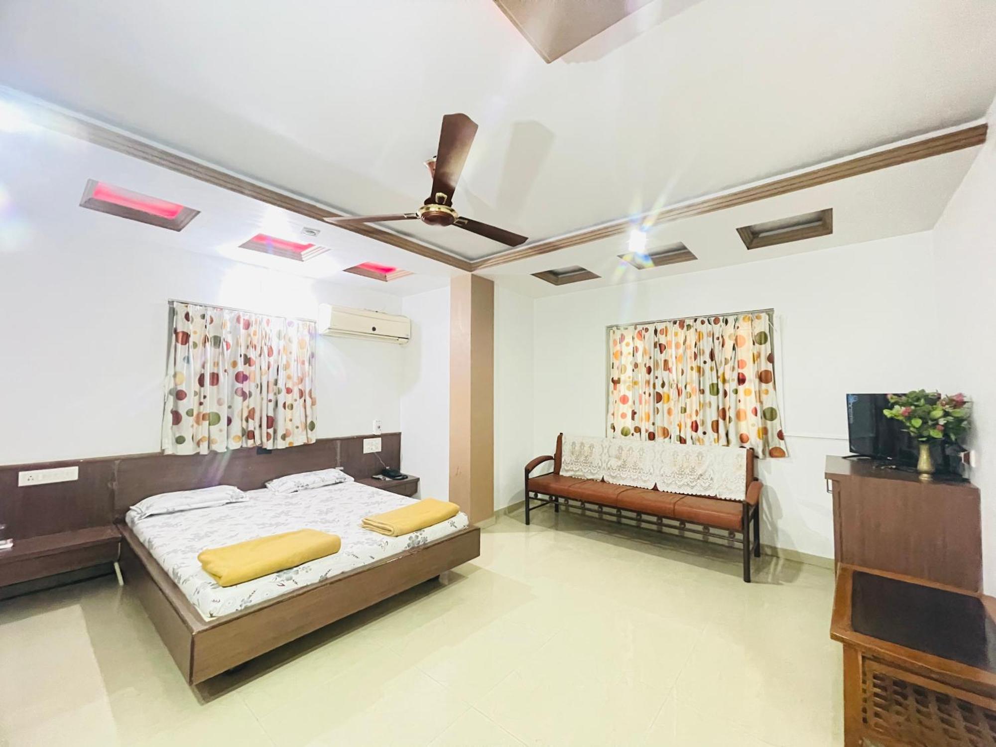 Hotel Rajdhani And Guest House Gujarat - Best Family Hotel In Halol Near Pavagadh And Halol Gidc Kültér fotó