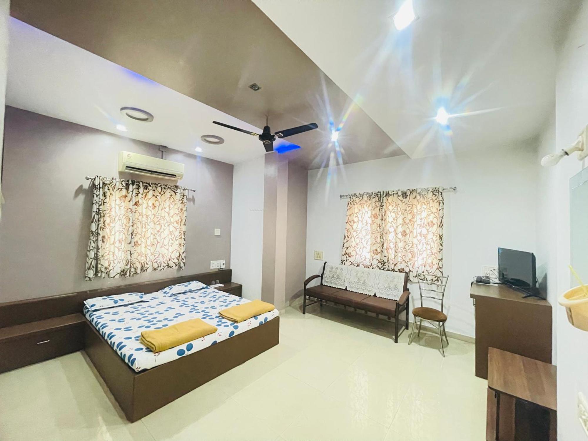 Hotel Rajdhani And Guest House Gujarat - Best Family Hotel In Halol Near Pavagadh And Halol Gidc Kültér fotó