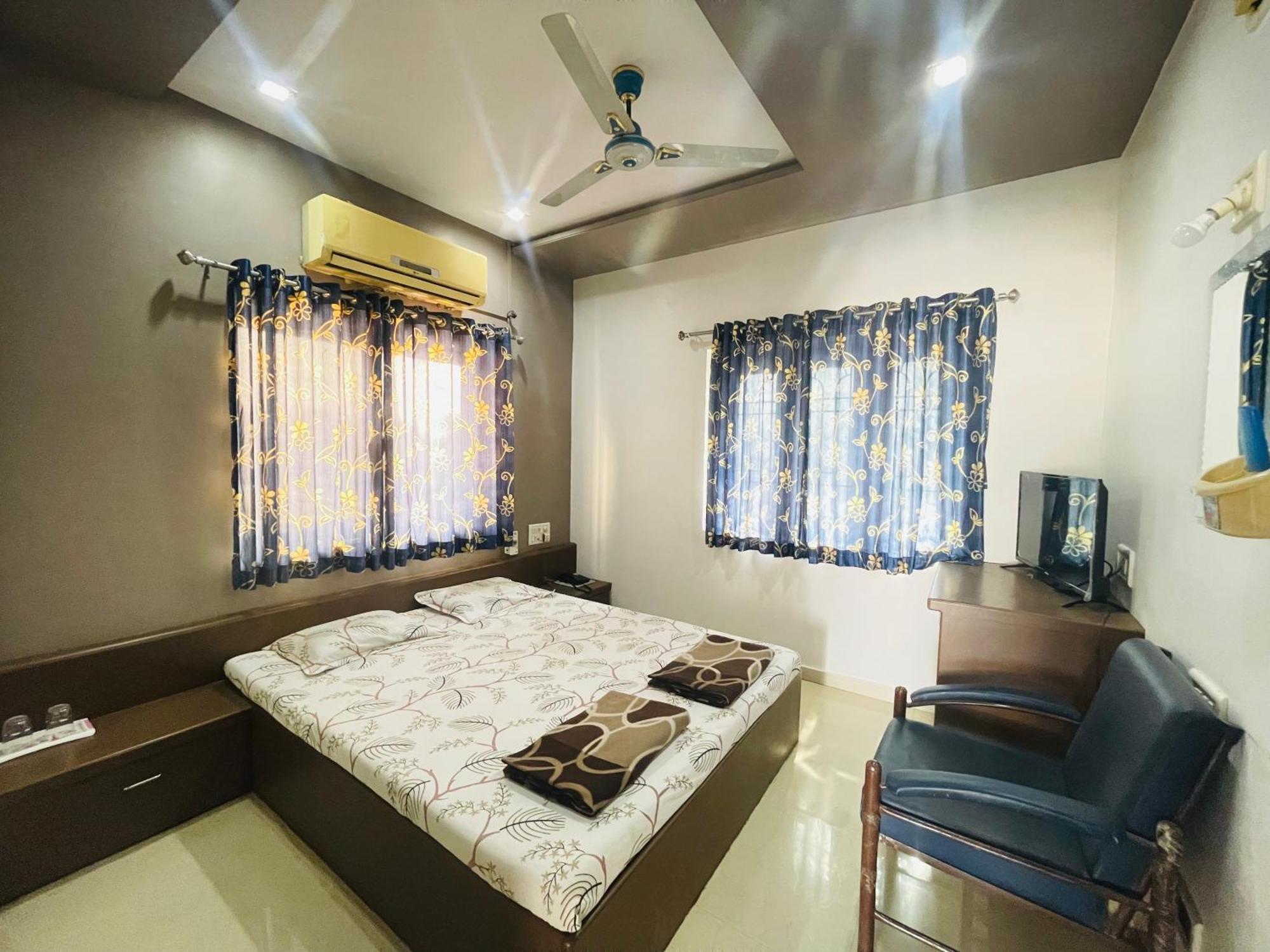 Hotel Rajdhani And Guest House Gujarat - Best Family Hotel In Halol Near Pavagadh And Halol Gidc Kültér fotó