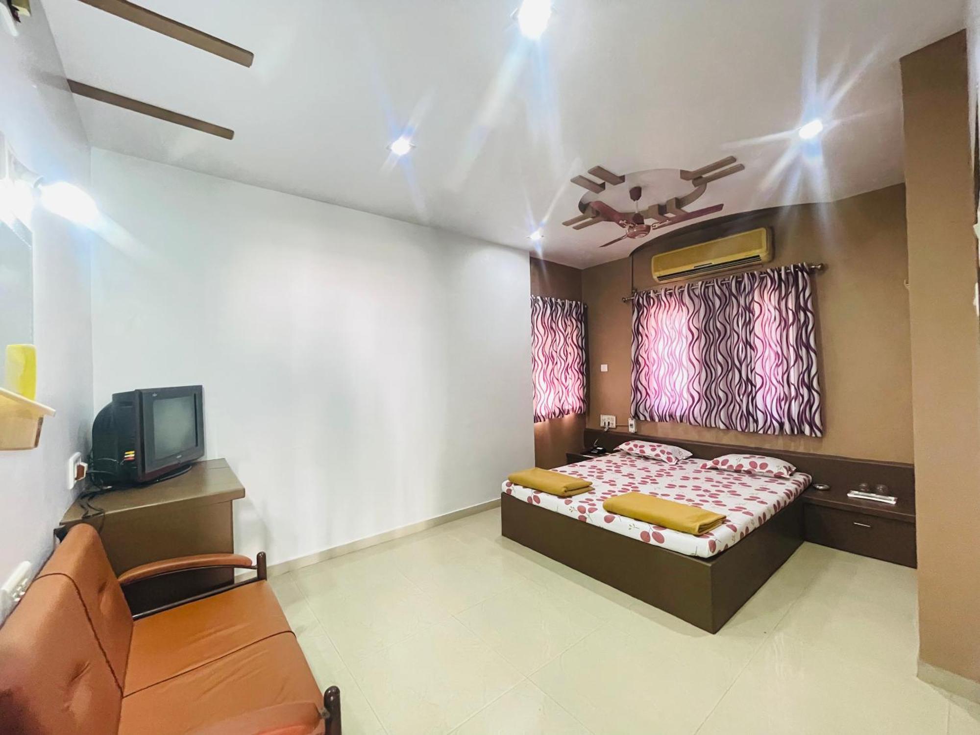 Hotel Rajdhani And Guest House Gujarat - Best Family Hotel In Halol Near Pavagadh And Halol Gidc Kültér fotó